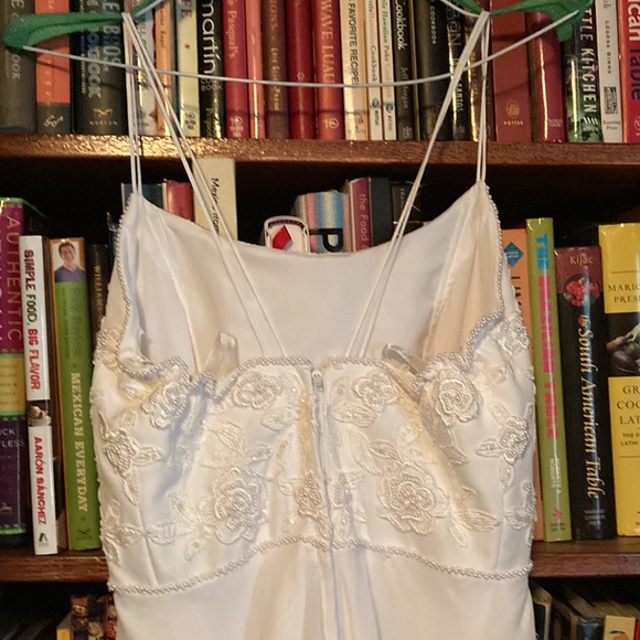 Wedding dress- simple A-line shape with spaghetti straps. - Picture 5 of 7